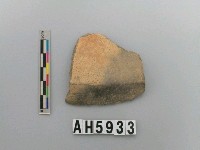 藏品(淺褐色夾砂素面陶)的圖片